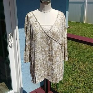 First Issue by La Claiborne Women's Top.